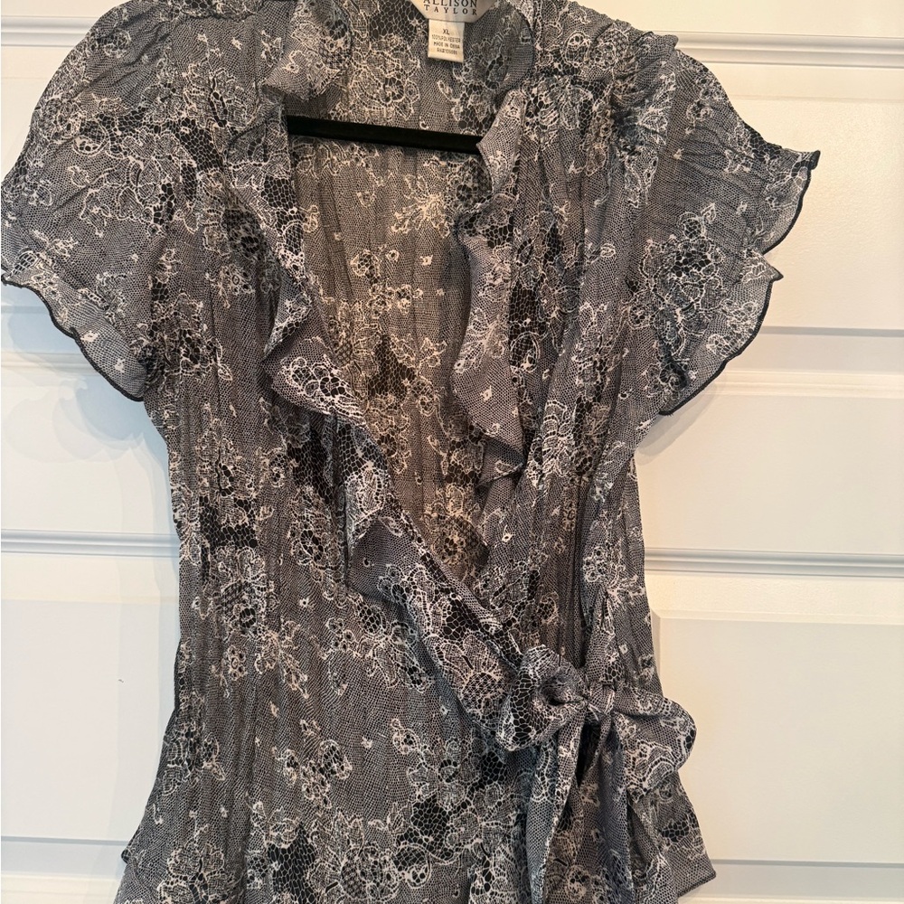 BEAUTIFUL RUFFLE V NECK WRAP BLOUSE NWT